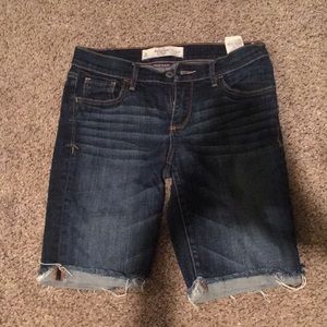 Abercrombie & Fitch Bermuda crop shorts